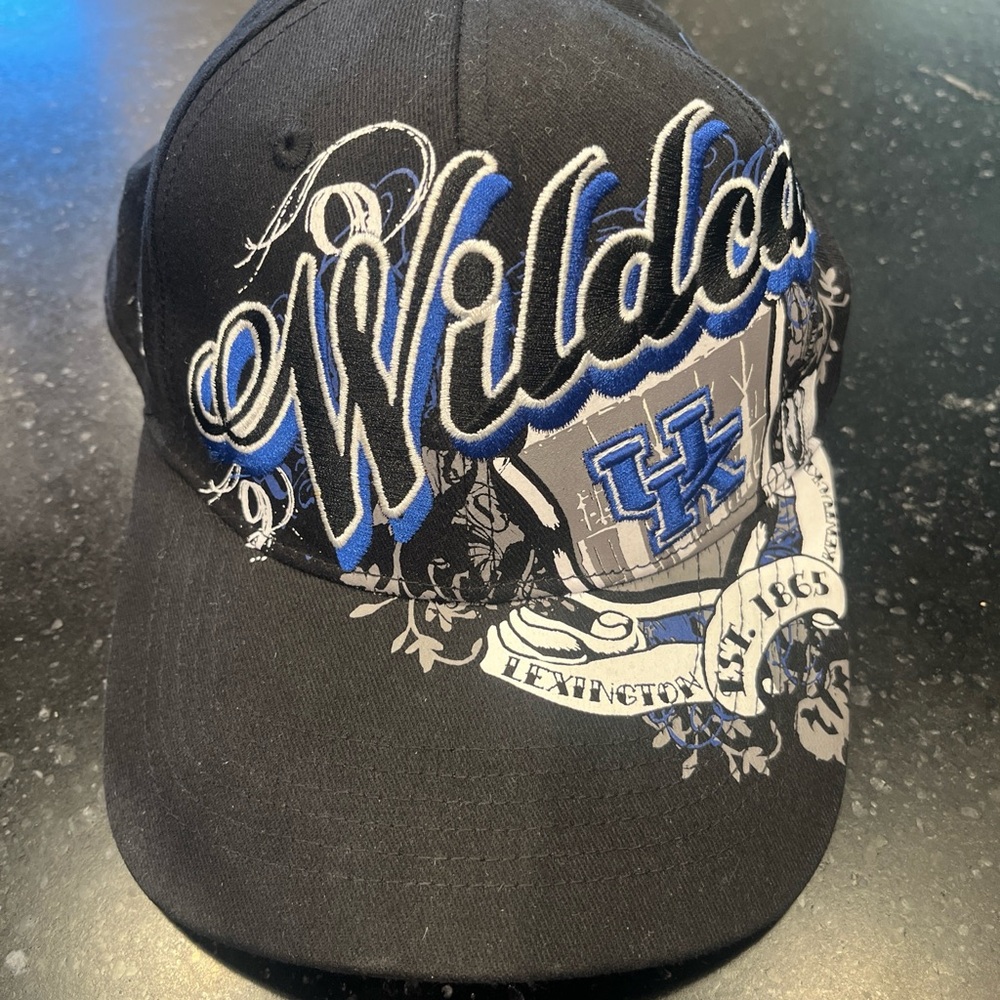 University of Kentucky Wildcats Cap top of the world, black, graffiti